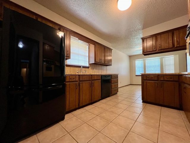 1329 NE 20th Place, Moore, OK 73160