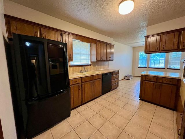 1329 NE 20th Place, Moore, OK 73160