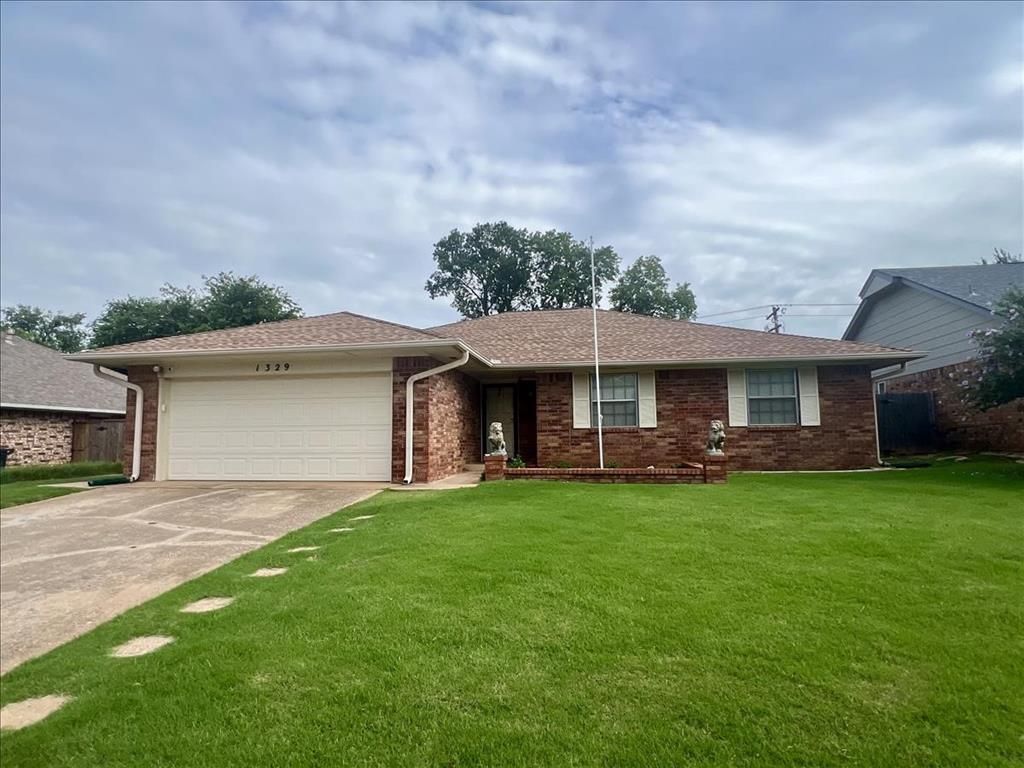 1329 NE 20th Place, Moore, OK 73160