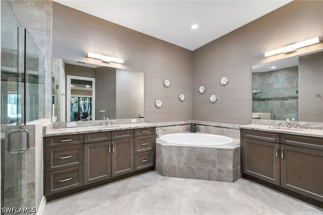 6589 Roma WAY, Naples, FL 34113