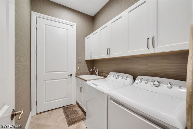 6589 Roma WAY, Naples, FL 34113