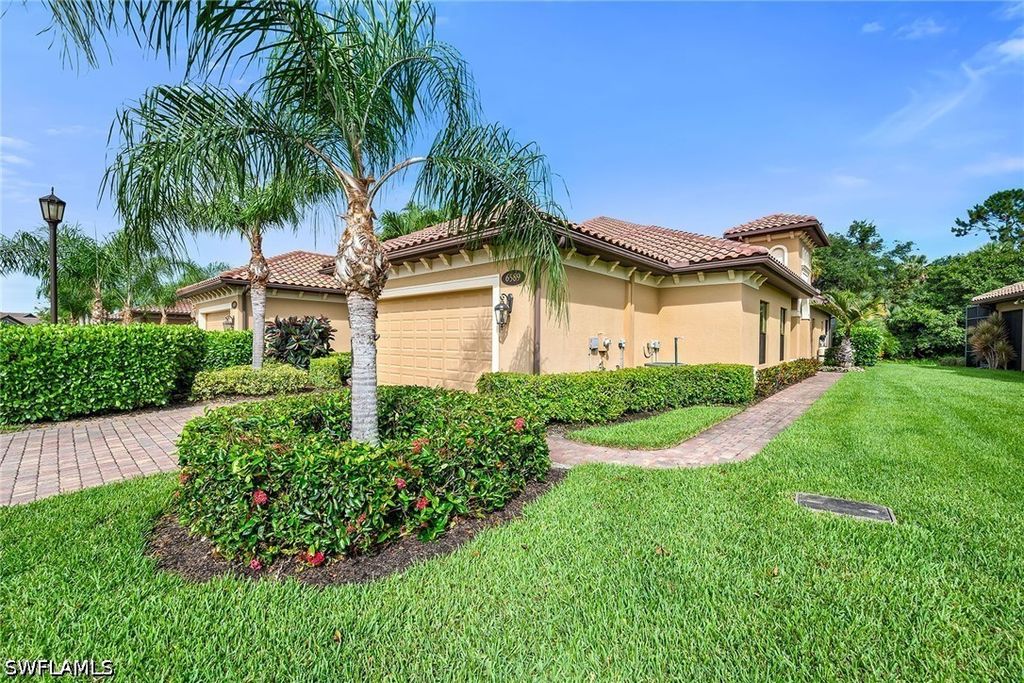 6589 Roma WAY, Naples, FL 34113