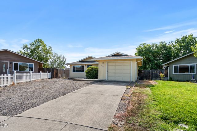 1452 Carolyn Circle, Medford, OR 97504
