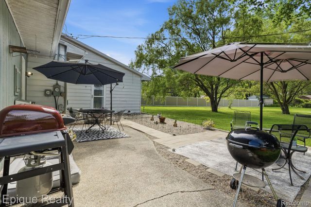 48132 Pheasant Street, Chesterfield Township, MI 48047