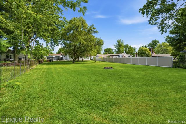 48132 Pheasant Street, Chesterfield Township, MI 48047