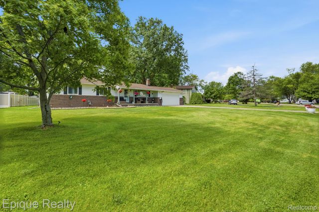 48132 Pheasant Street, Chesterfield Township, MI 48047