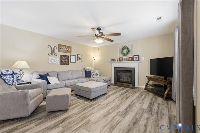 3136 Popular View Pl, Chester, VA 23831