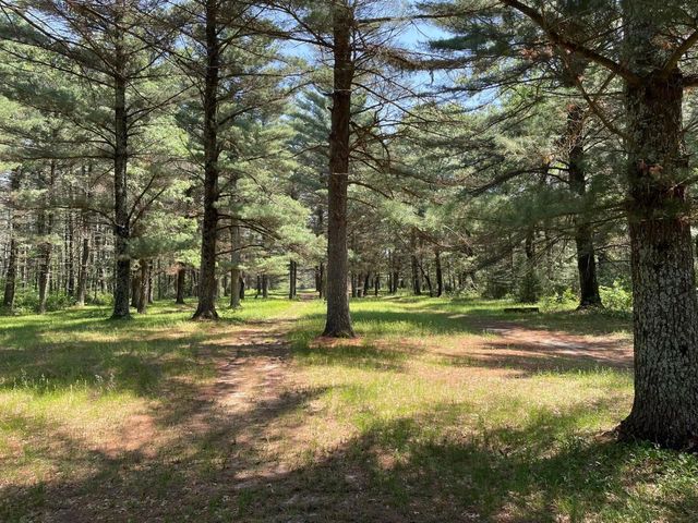 932 10th Avenue, Hancock, WI 54943