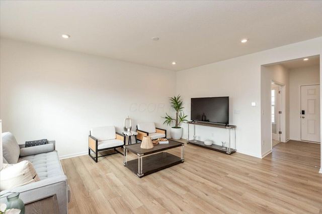 2205 Sunny View Court, Marysville, OH 43040