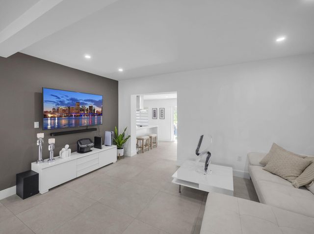 520 NE 135th Street, North Miami, FL 33161