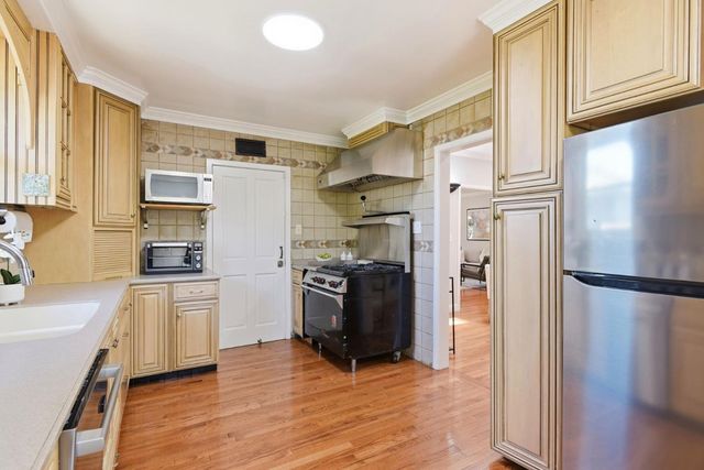 3010 Alameda De Las Pulgas, San Mateo, CA 94403