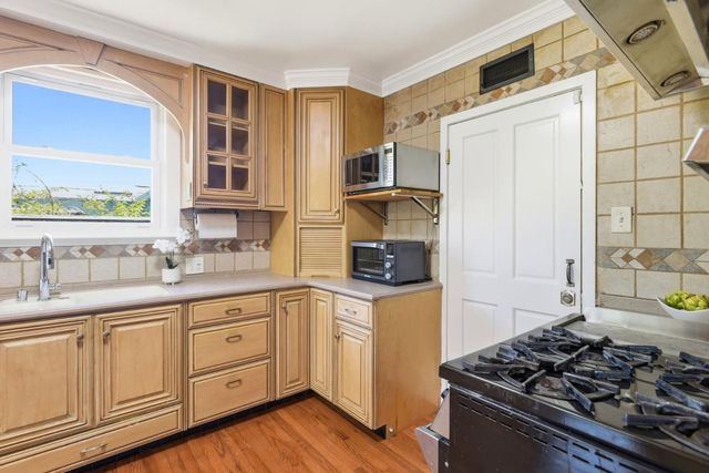 3010 Alameda De Las Pulgas, San Mateo, CA 94403