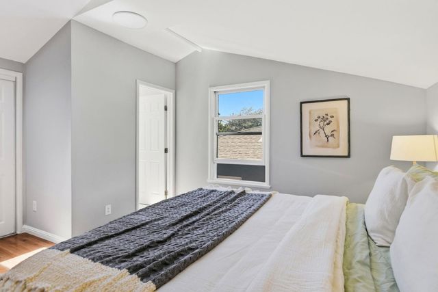 3010 Alameda De Las Pulgas, San Mateo, CA 94403