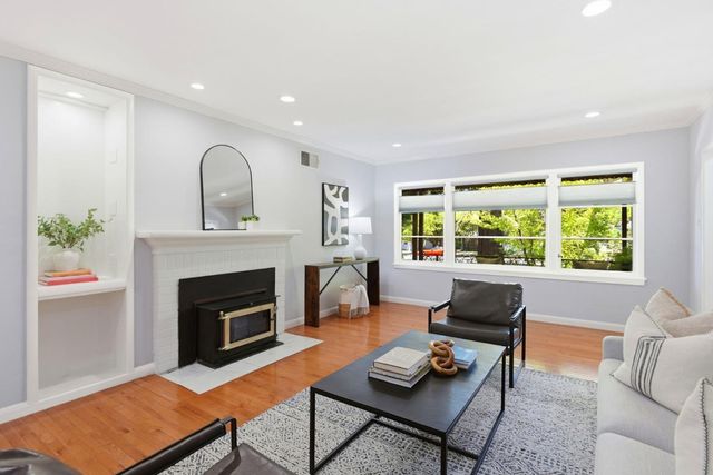 3010 Alameda De Las Pulgas, San Mateo, CA 94403