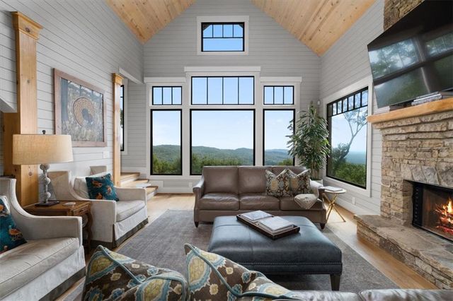 207 Utana Bluffs Trail, Ellijay, GA 30540