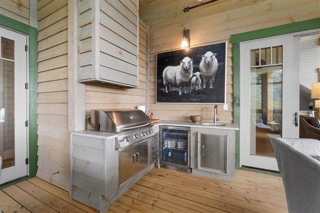 207 Utana Bluffs Trail, Ellijay, GA 30540