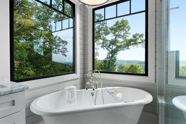 207 Utana Bluffs Trail, Ellijay, GA 30540