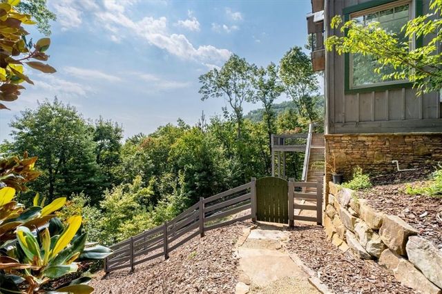 207 Utana Bluffs Trail, Ellijay, GA 30540