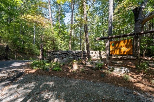 207 Utana Bluffs Trail, Ellijay, GA 30540