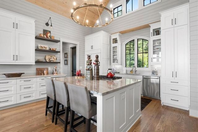 207 Utana Bluffs Trail, Ellijay, GA 30540