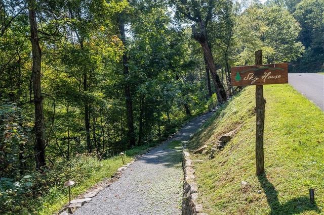 207 Utana Bluffs Trail, Ellijay, GA 30540