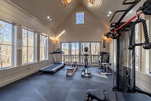 207 Utana Bluffs Trail, Ellijay, GA 30540