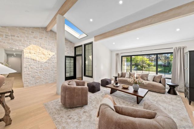 8390 Cliffridge Ln, La Jolla, CA 92037