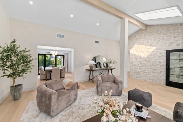 8390 Cliffridge Ln, La Jolla, CA 92037