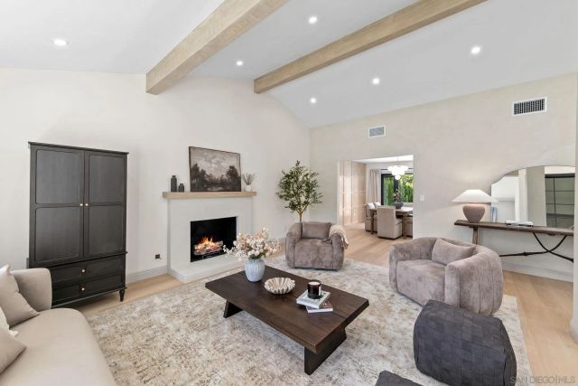 8390 Cliffridge Ln, La Jolla, CA 92037