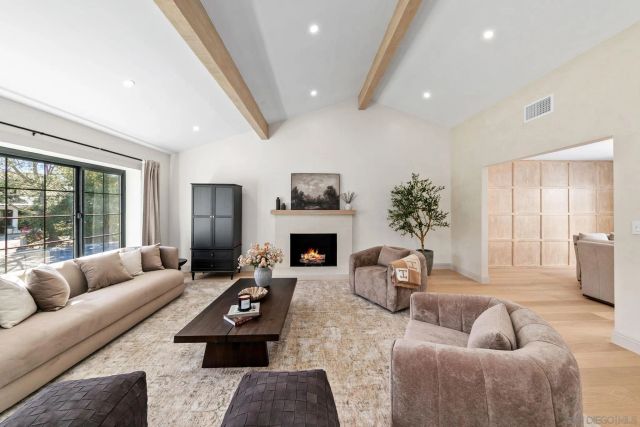 8390 Cliffridge Ln, La Jolla, CA 92037