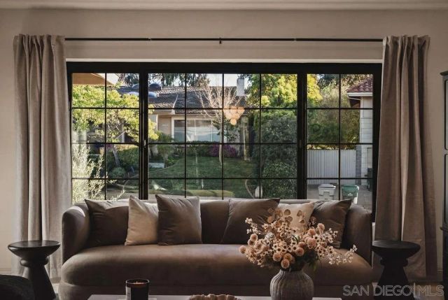 8390 Cliffridge Ln, La Jolla, CA 92037