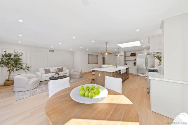 8390 Cliffridge Ln, La Jolla, CA 92037