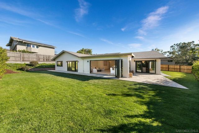 8390 Cliffridge Ln, La Jolla, CA 92037