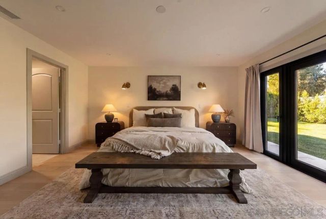 8390 Cliffridge Ln, La Jolla, CA 92037