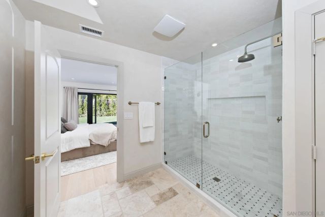 8390 Cliffridge Ln, La Jolla, CA 92037