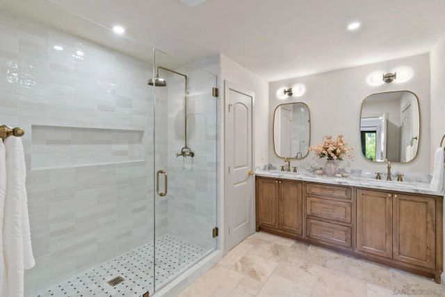 8390 Cliffridge Ln, La Jolla, CA 92037