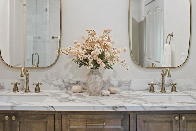 8390 Cliffridge Ln, La Jolla, CA 92037