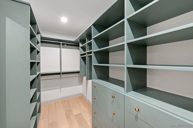 8390 Cliffridge Ln, La Jolla, CA 92037