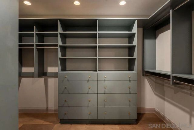 8390 Cliffridge Ln, La Jolla, CA 92037