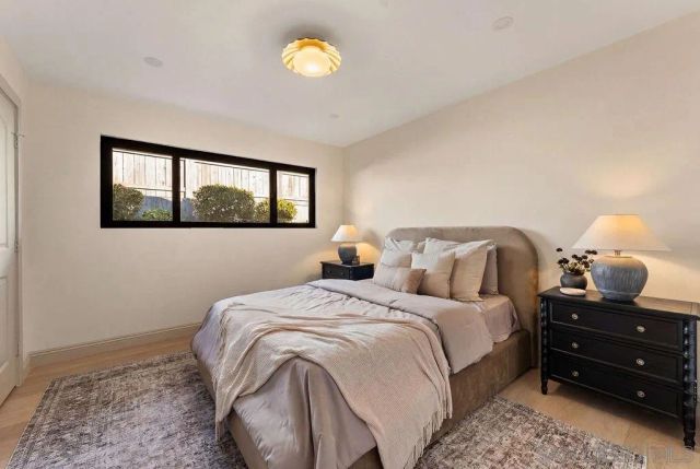 8390 Cliffridge Ln, La Jolla, CA 92037