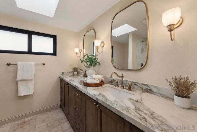 8390 Cliffridge Ln, La Jolla, CA 92037