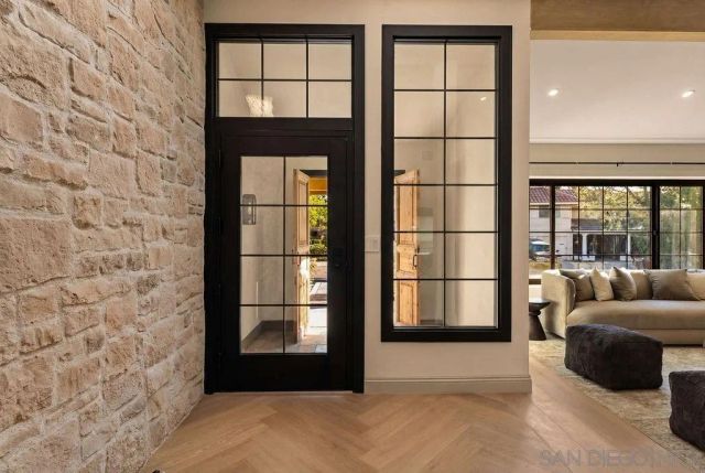 8390 Cliffridge Ln, La Jolla, CA 92037