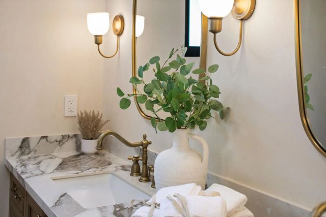 8390 Cliffridge Ln, La Jolla, CA 92037