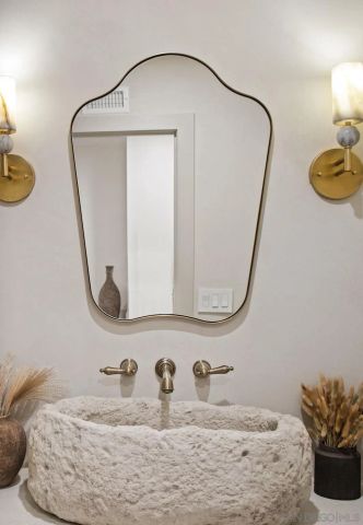 8390 Cliffridge Ln, La Jolla, CA 92037