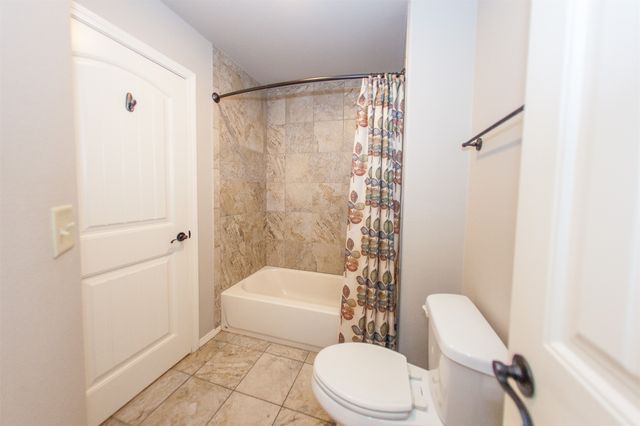211 E 127th Street S, Jenks, OK 74037