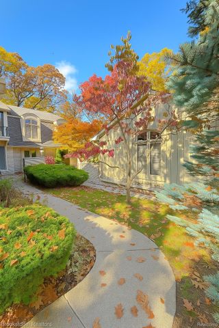 1289 Greenglen Court, Bloomfield Hills, MI 48304