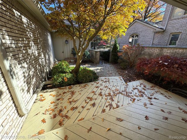 1289 Greenglen Court, Bloomfield Hills, MI 48304