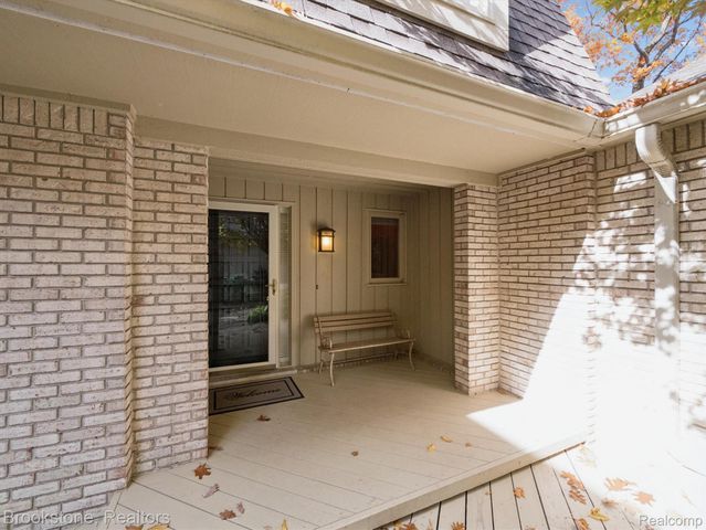 1289 Greenglen Court, Bloomfield Hills, MI 48304