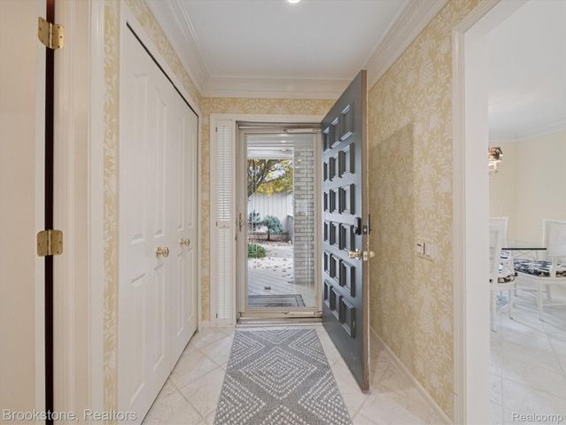 1289 Greenglen Court, Bloomfield Hills, MI 48304