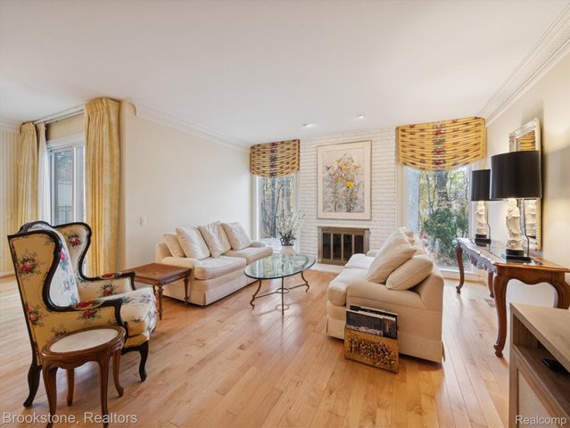 1289 Greenglen Court, Bloomfield Hills, MI 48304